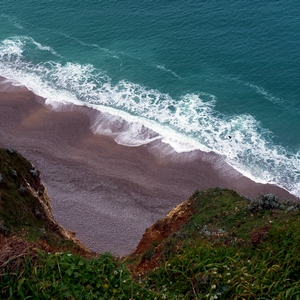 Vue plongeant depuis une falaise sur la plage et la mer - France  - collection de photos clin d'oeil, catégorie paysages